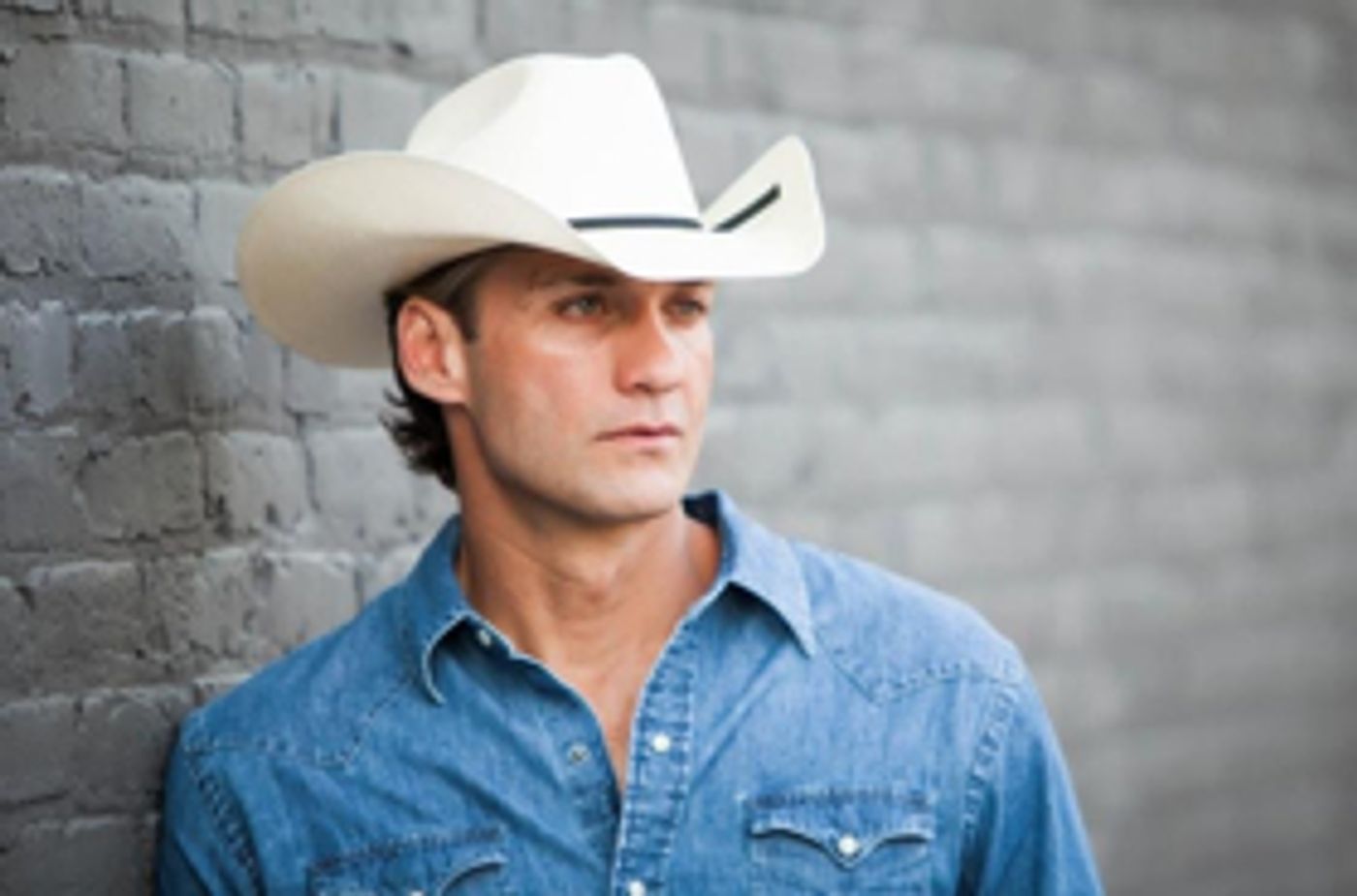 Billboard Debuts Wade Hayes Video  Image