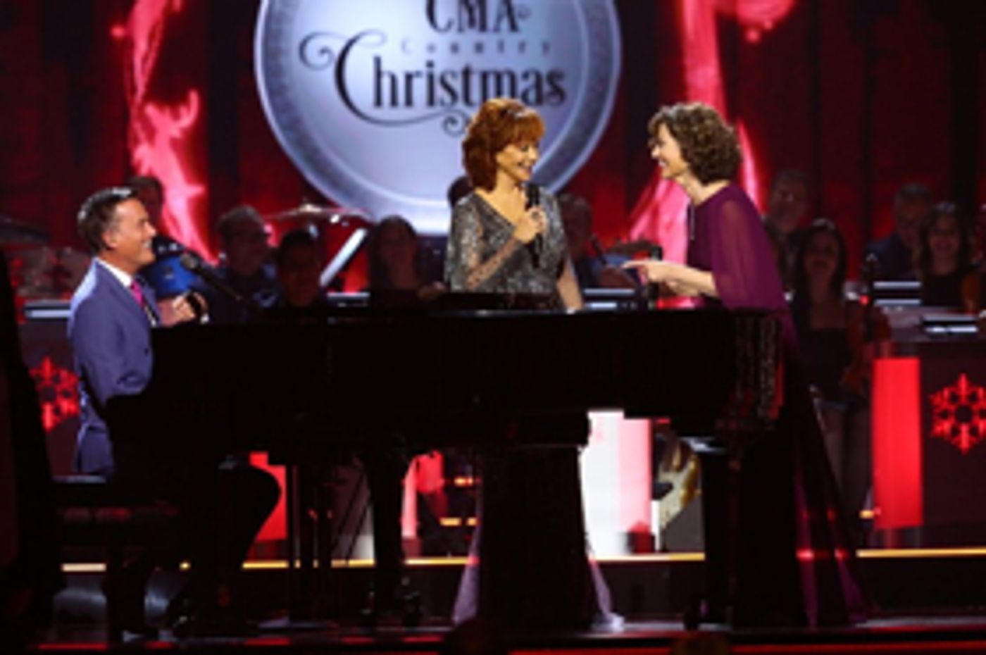 CMA COUNTRY CHRISTMAS Airs Tonight On ABC  Image