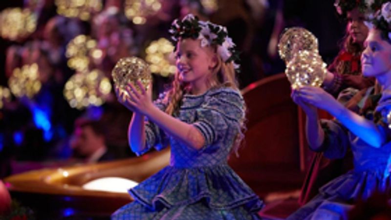 BWW Exclusive: Sutton Foster & Hugh Bonneville Join Mormon Tabernacle Choir for Magnificent Christmas Concert Image