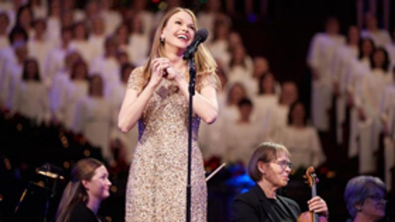 BWW Exclusive: Sutton Foster & Hugh Bonneville Join Mormon Tabernacle Choir for Magnificent Christmas Concert Image