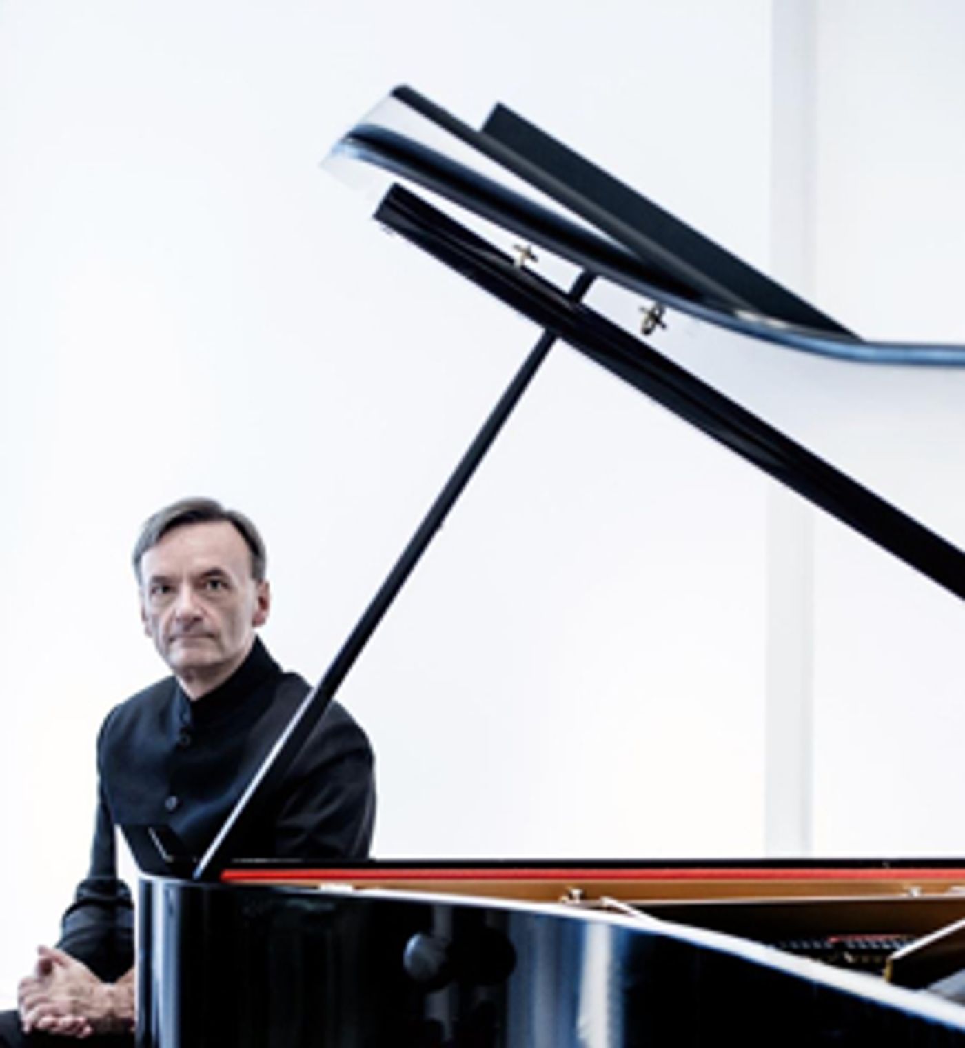 Pianist Stephen Hough Returns to Lincoln Center's Mostly Mozart Festival  Image
