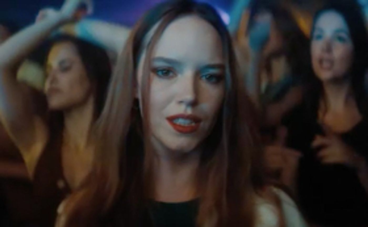 M-22 Deliver Emotive Video For HOW DOES IT FEEL M-22 Deliver Emotive Video For HOW DOES IT FEEL Image