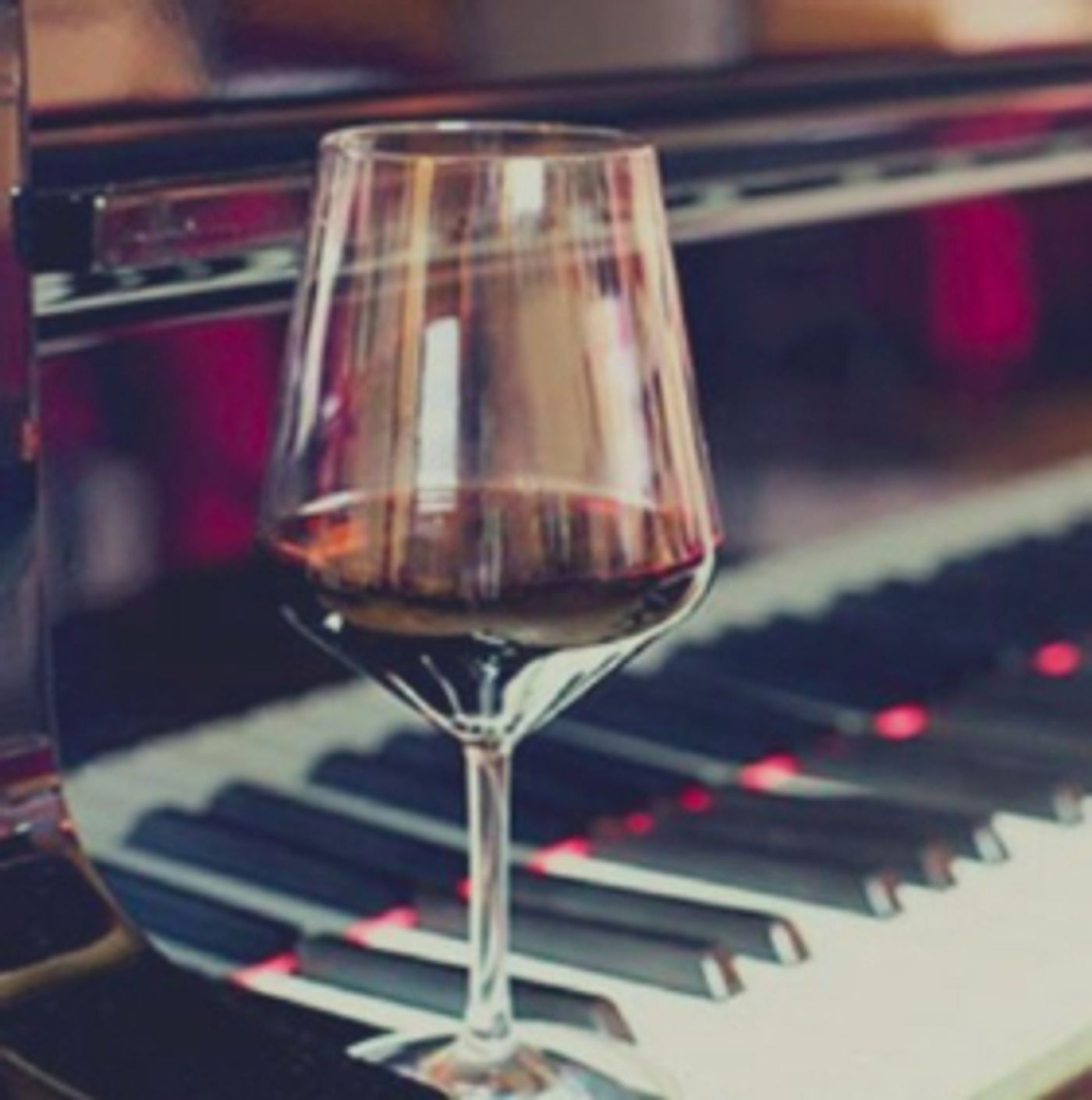 Backstage Theatre Presents Sparkling Evening Of Wine & Song Over Thanksgiving Weekend  Image