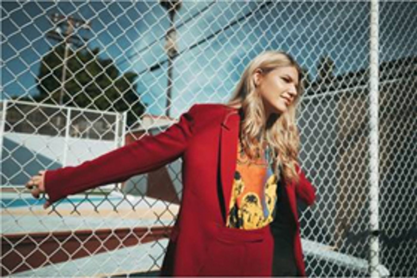 Brynn Elliott Release New Single 'Internet You'  Image