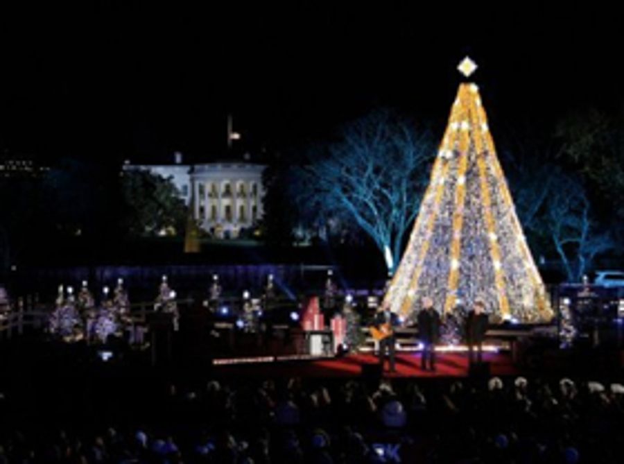 Kathie Lee Gifford & Dean Cain to Host 2017 National Christmas Tree Lighting Image