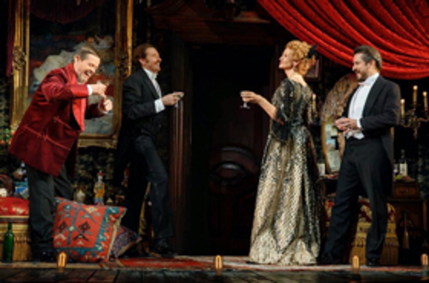 BERNHARDT/HAMLET Extends Broadway Run Through November 18 BERNHARDT/HAMLET Extends Broadway Run Through November 18 Image