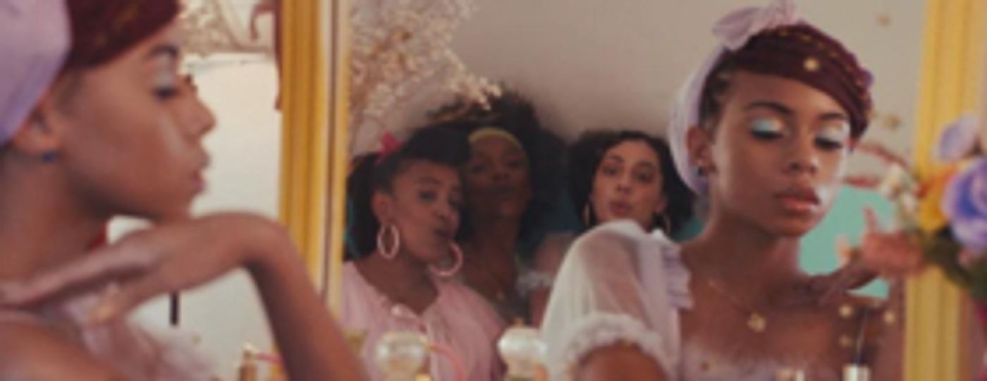 Ravyn Lenae Unveils Alluring Visual For 4 LEAF CLOVER Ravyn Lenae Unveils Alluring Visual For 4 LEAF CLOVER Image