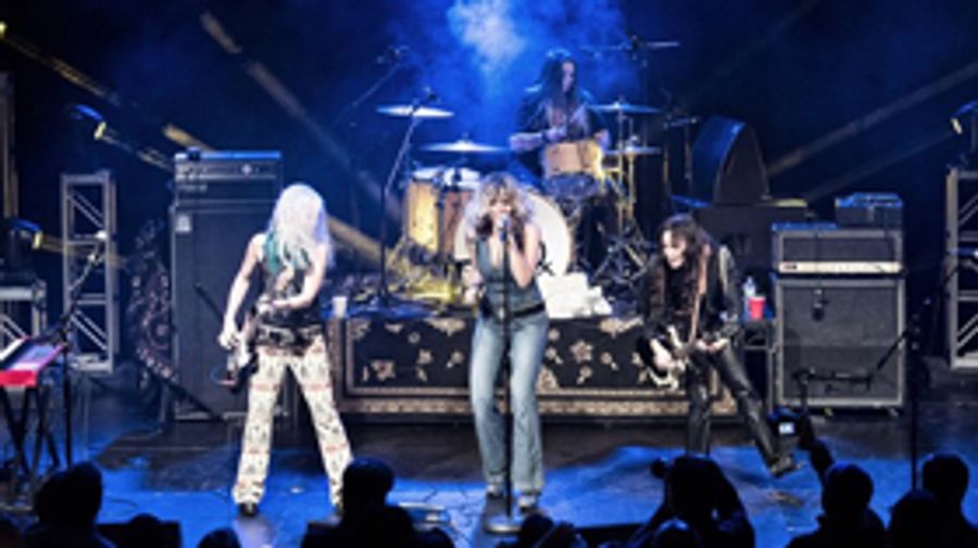Lez Zeppelin Comes To The Colonial Image