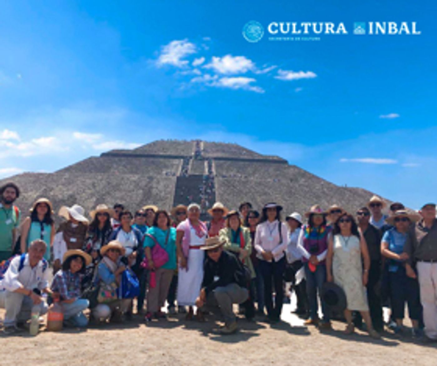 Comparte Celerina Sánchez poemas inspirados por la Ciudad de los dioses en recorrido por Teotihuacan Comparte Celerina Sánchez poemas inspirados por la Ciudad de los dioses en recorrido por Teotihuacan Image