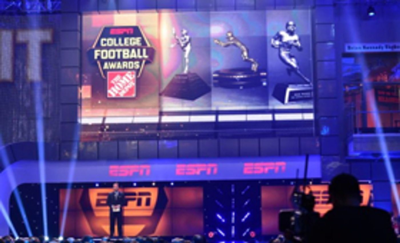 2017 UCF Head Coach Scott Frost Wins Home Depot Coach of the Year Award  Image