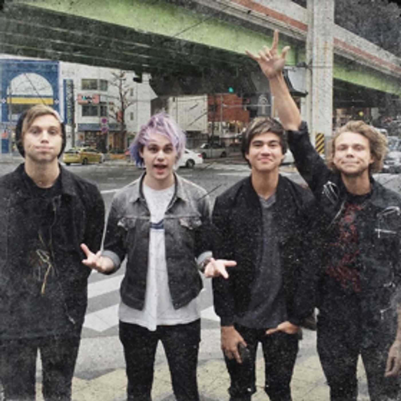 5 SECONDS OF SUMMER Tells Fans To Expect New Music in 2018!  Image