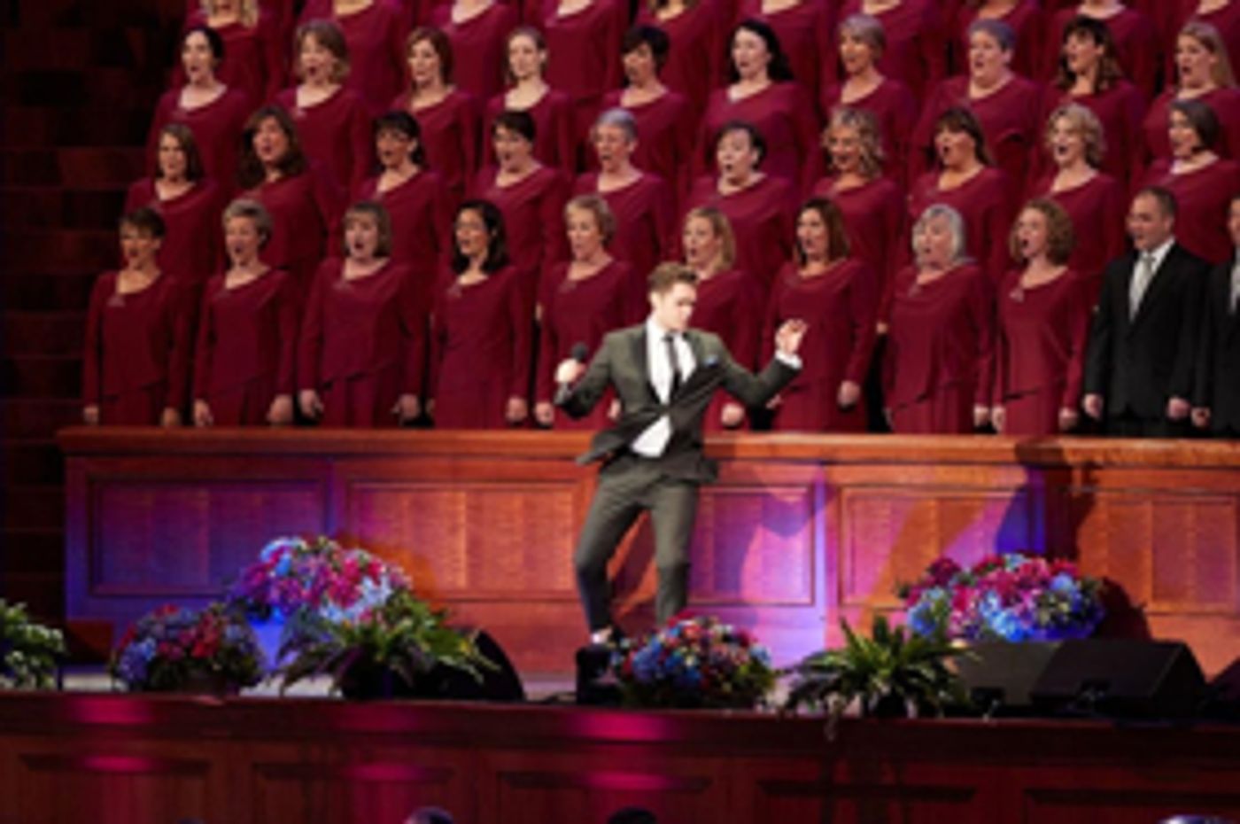 Review: Matthew Morrison and Laura Michelle Kelly Join Mormon Tabernacle Choir for Tribute to Rodgers and Hammerstein  Image