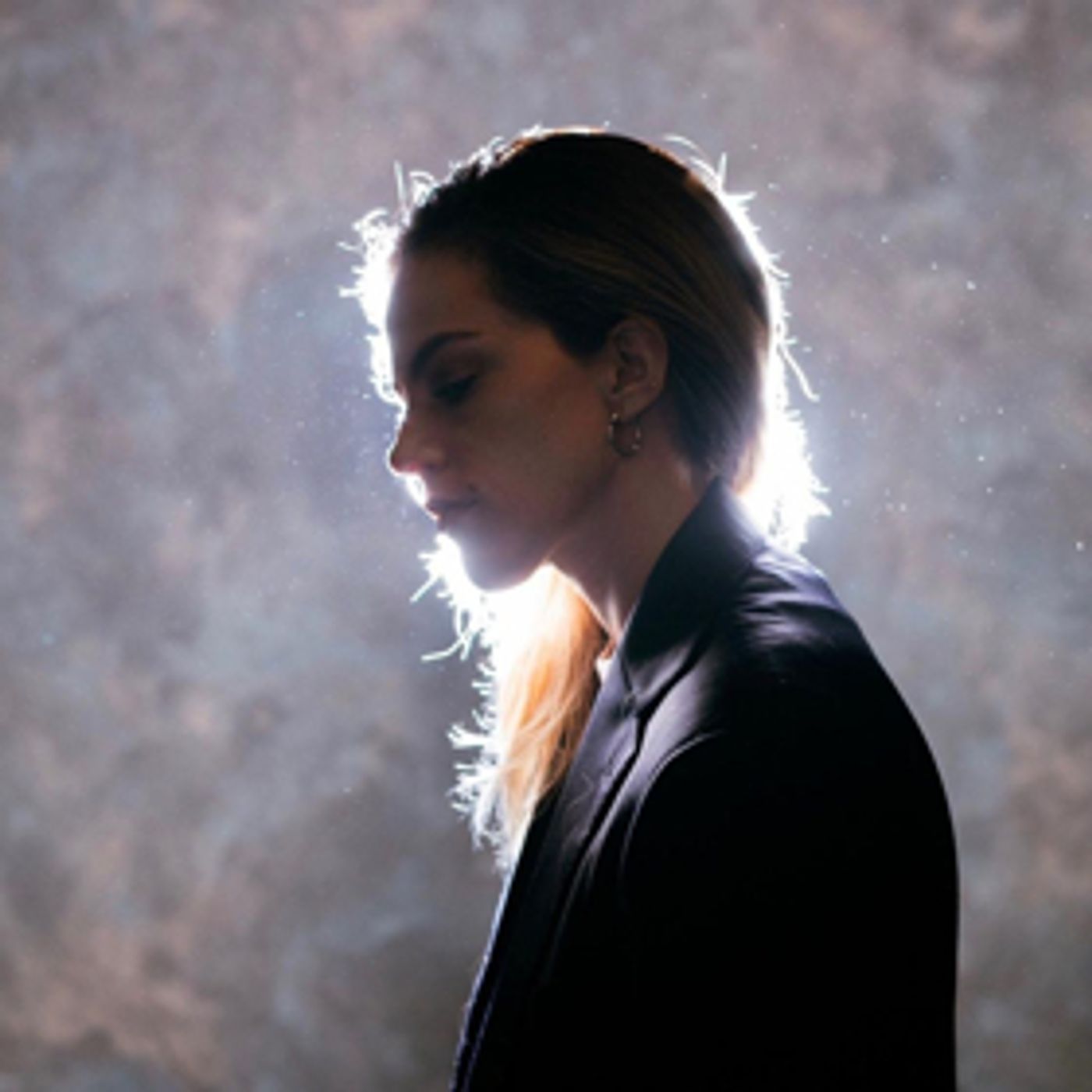 Indie-Pop Singer Riah Releases New Single PROM  Image