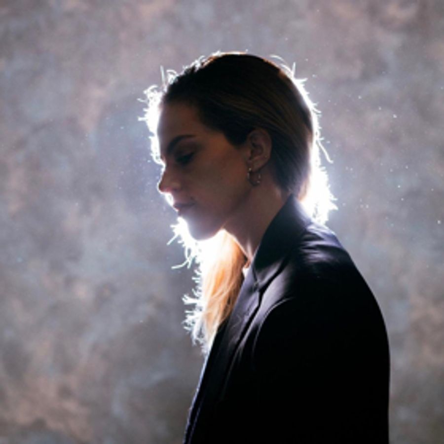Indie-Pop Singer Riah Releases New Single PROM Image