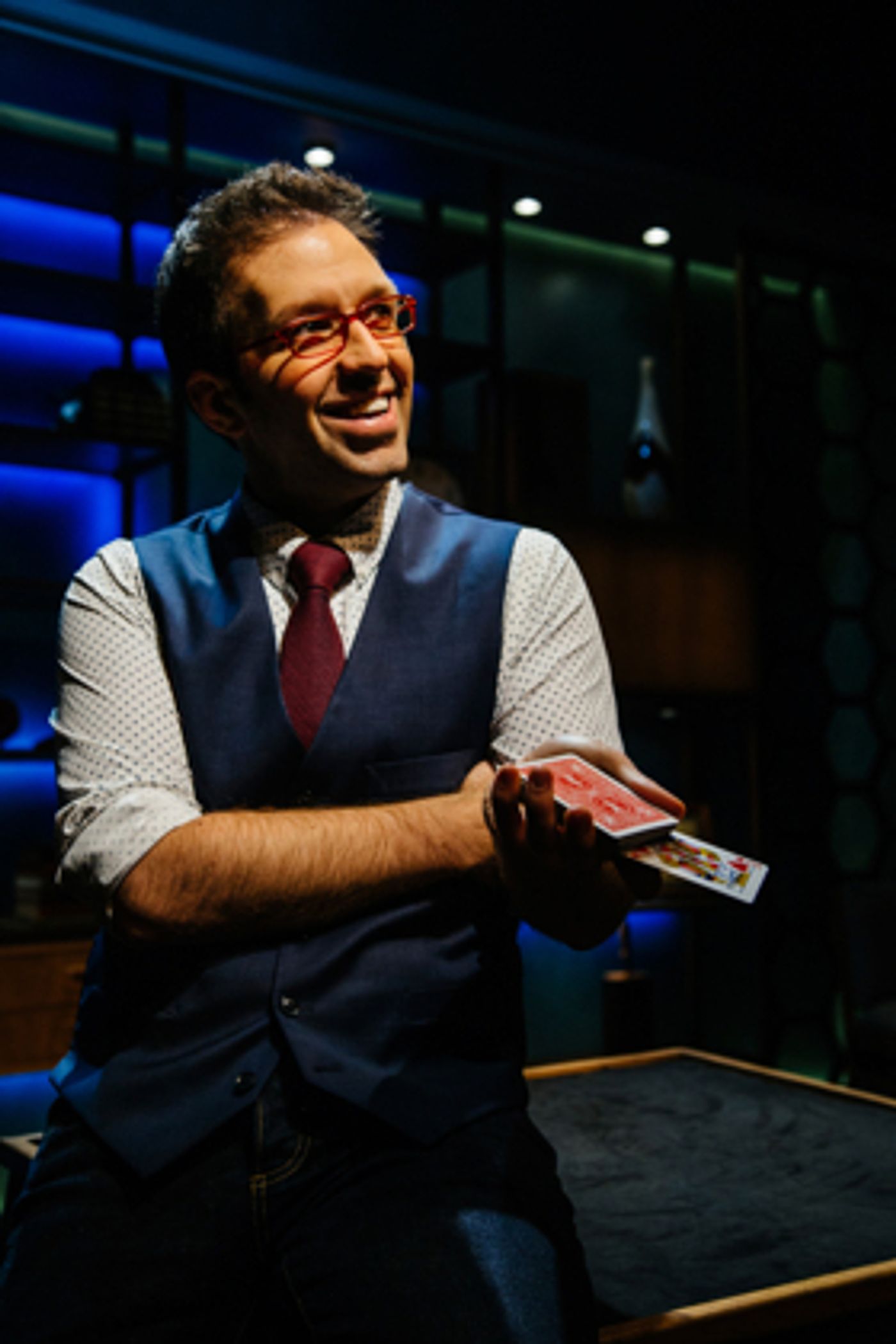 Review: Helder Guimarães Shares Sleight-of-Hand Mysteries in INVISIBLE TANGO at the Geffen Playhouse  Image