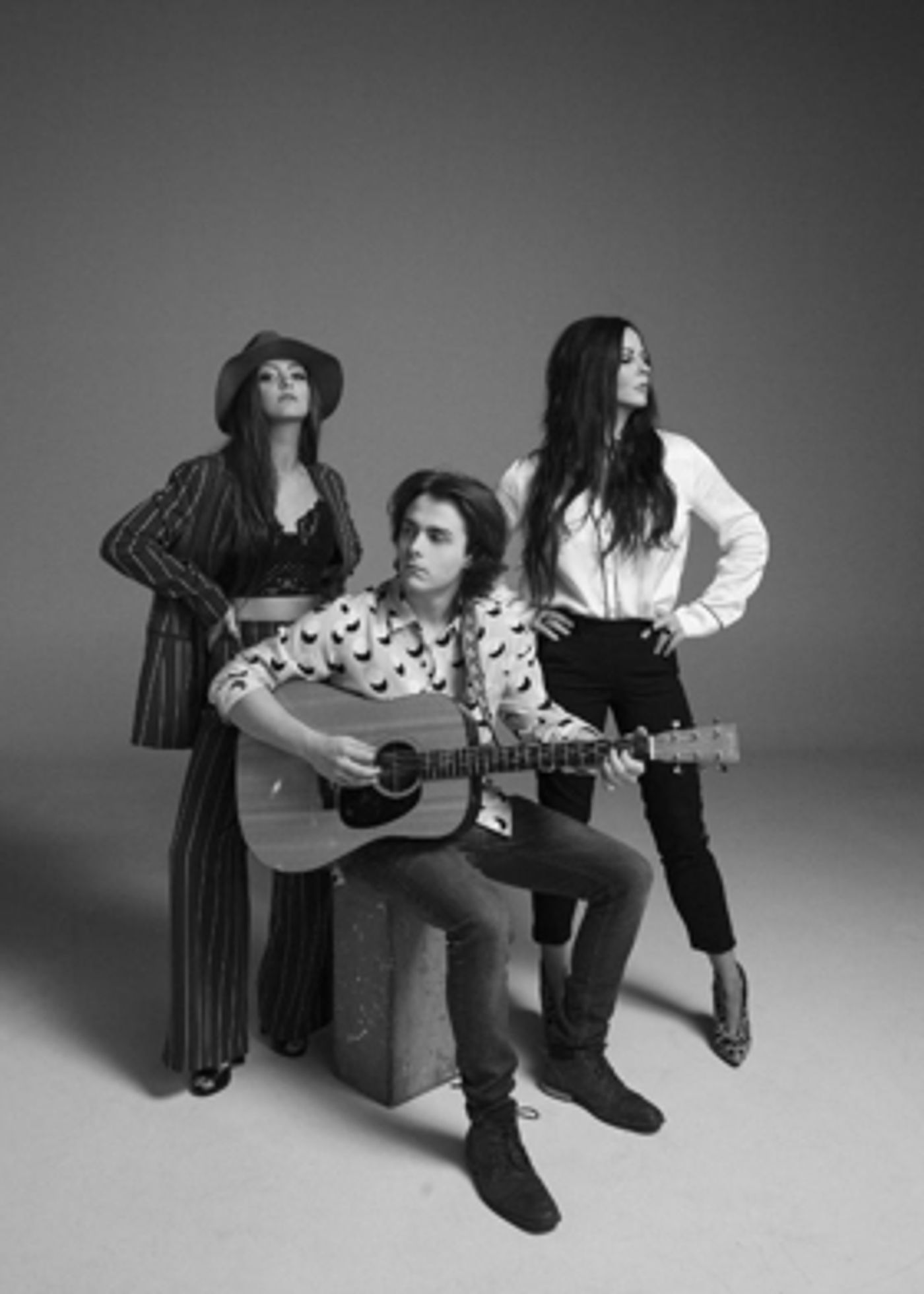 Sara Evans Surprises Fans With The Barker Family Band Side Project  Image