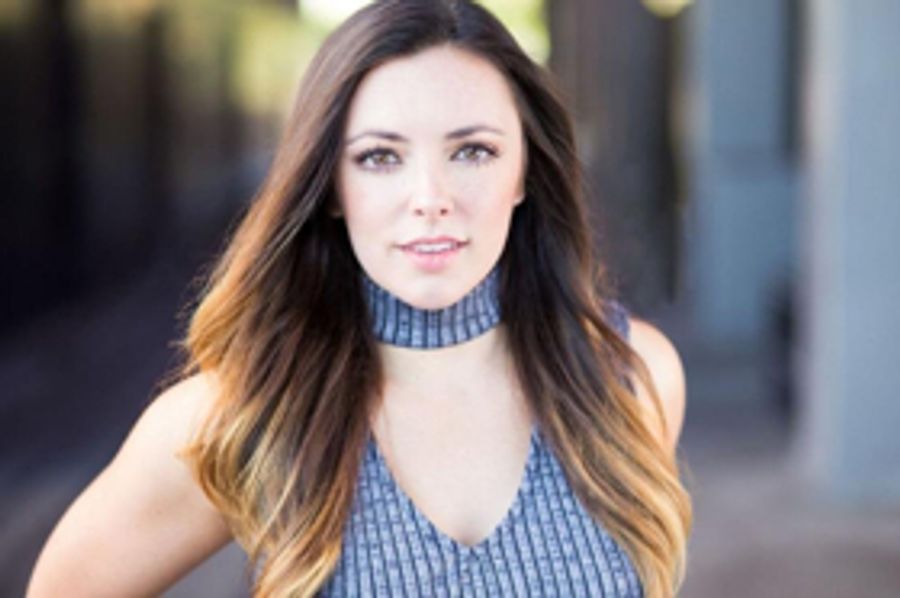 Interview: Actress/Singer Desi Oakley Tells Us About Her Love Affair With WAITRESS  Image