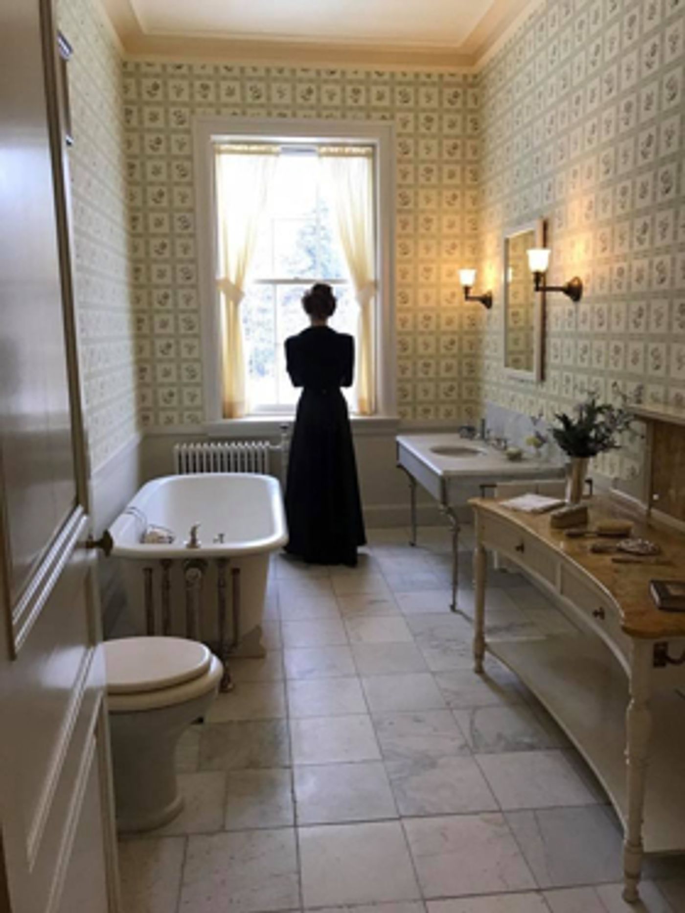 Sara Farrington's LEISURE, LABOR, LUST To Play The Tank  Image