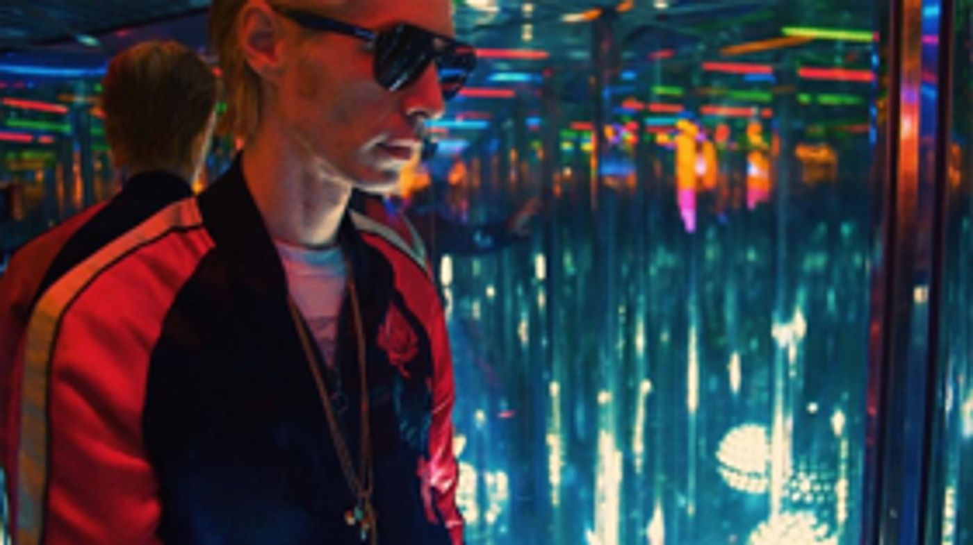 Joe Cardamone of The Icarus Line Debuts 'Love Roses' Video  Image