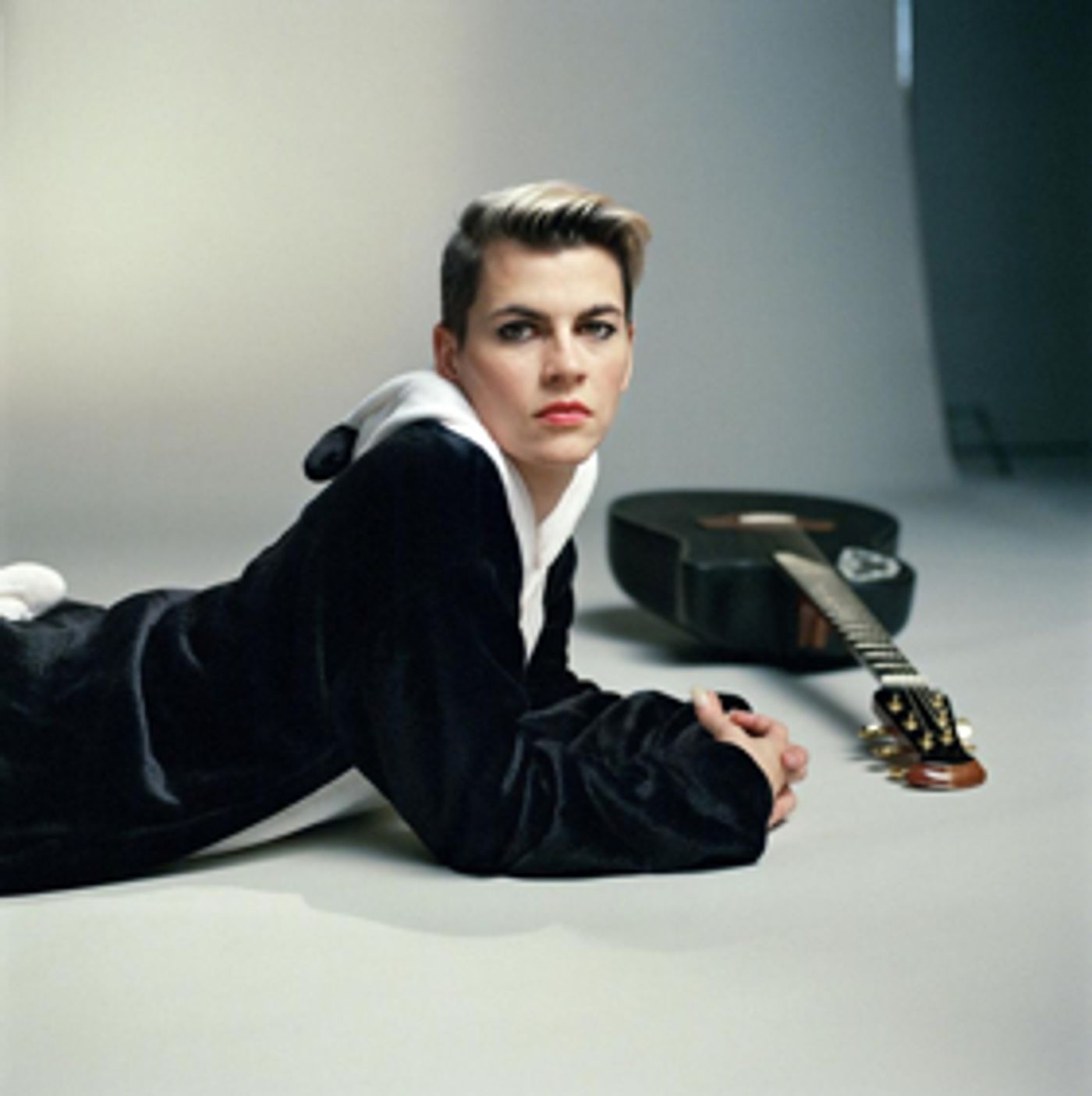 Kaki King to Display BRUISES at Cooper Hewitt Design Triennial, US Spring Tour Dates  Image