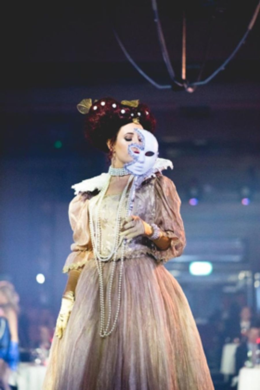 Review: QUEEN OF ROSES, London Cabaret Club Image