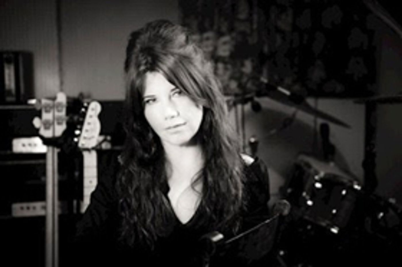 Linda Em Reveals Video For WILD FIRE Off New 'London Irish' EP,  Image