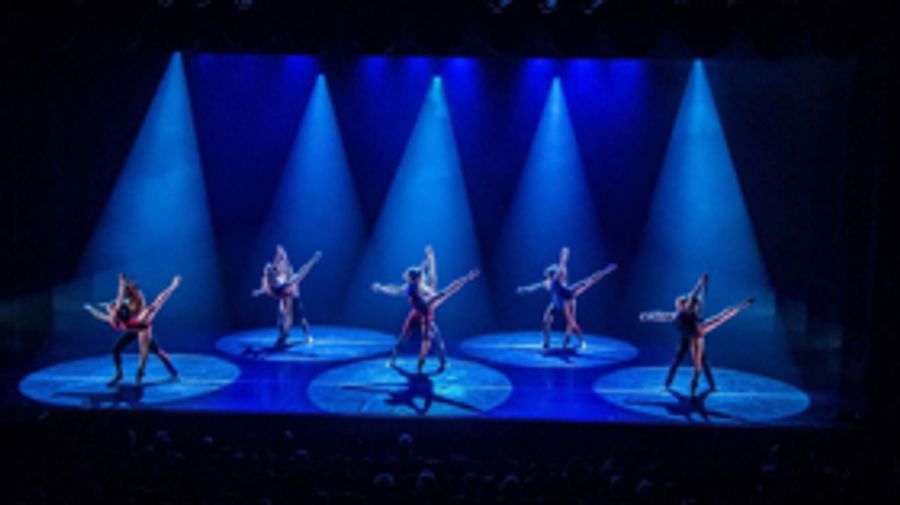 Review: BALLET BEING TRENDY. STARDUST AND BACH 25 BY COMPLEXIONS CONTEMPORARY BALLET at Bovard Auditorium USC Image