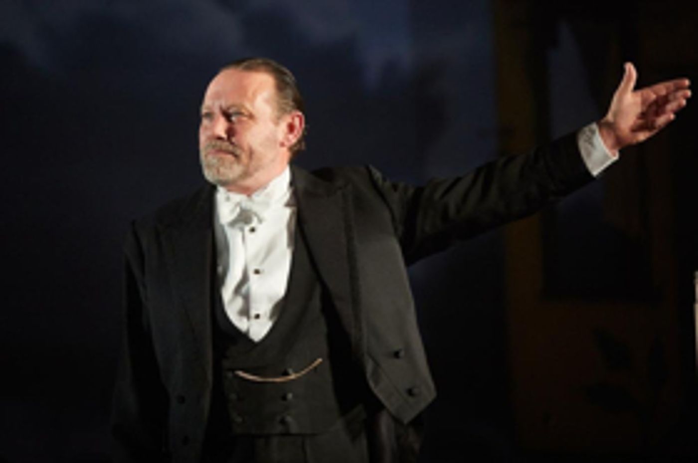 Review: AN INSPECTOR CALLS Offers an Episode of The Twilight Zone Wrapped in an Agatha Christie Mystery  Image