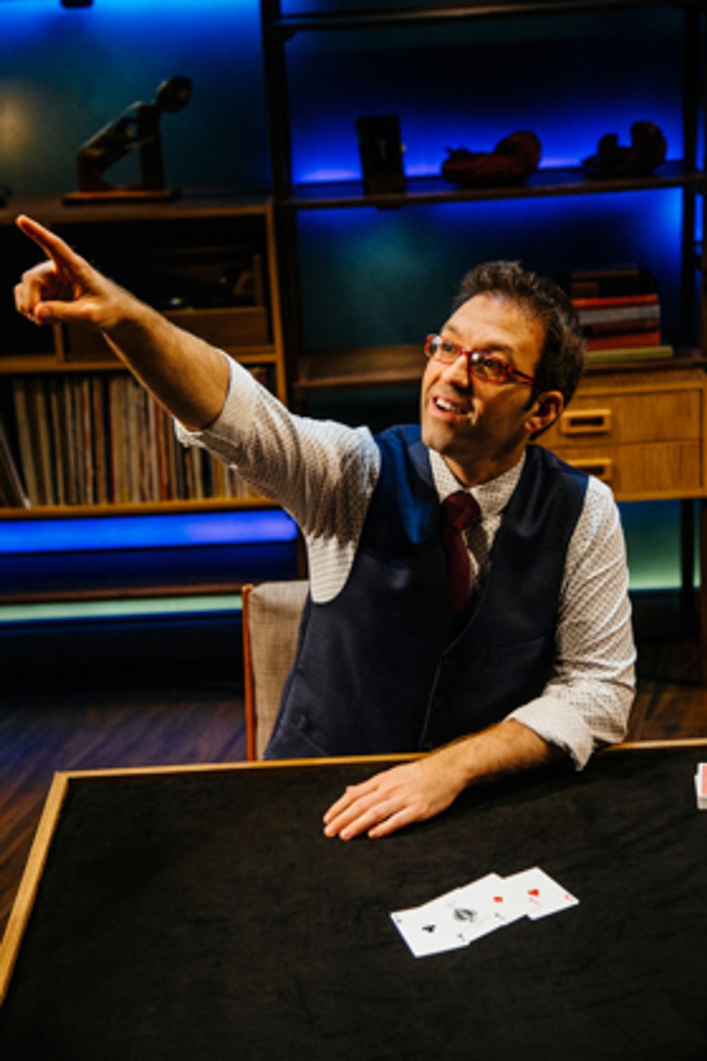Review: Helder Guimarães Shares Sleight-of-Hand Mysteries in INVISIBLE TANGO at the Geffen Playhouse  Image