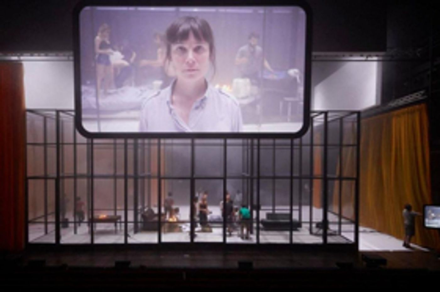 Review: AVIGNON THEATRE FESTIVAL Presents JOUEURS, MAO II, ET LES NOMS By JULIEN GOSSELIN  Image