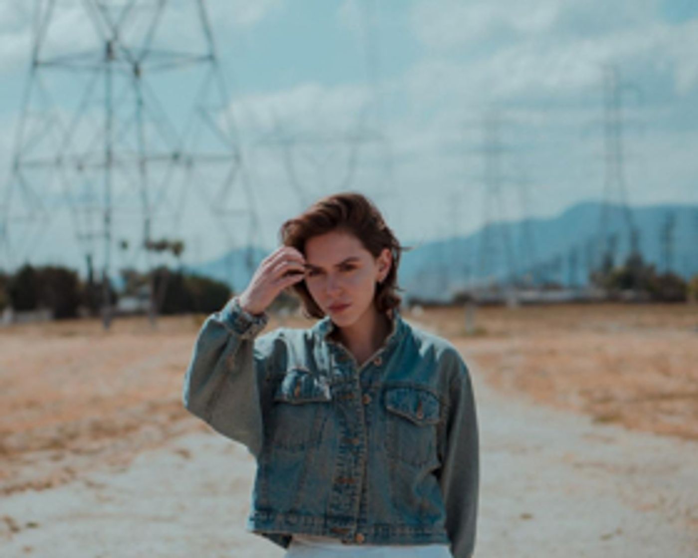 Jessie Munro Releases New Single UNDER FIRE From Upcoming Album ON MY OWN Jessie Munro Releases New Single UNDER FIRE From Upcoming Album ON MY OWN Image