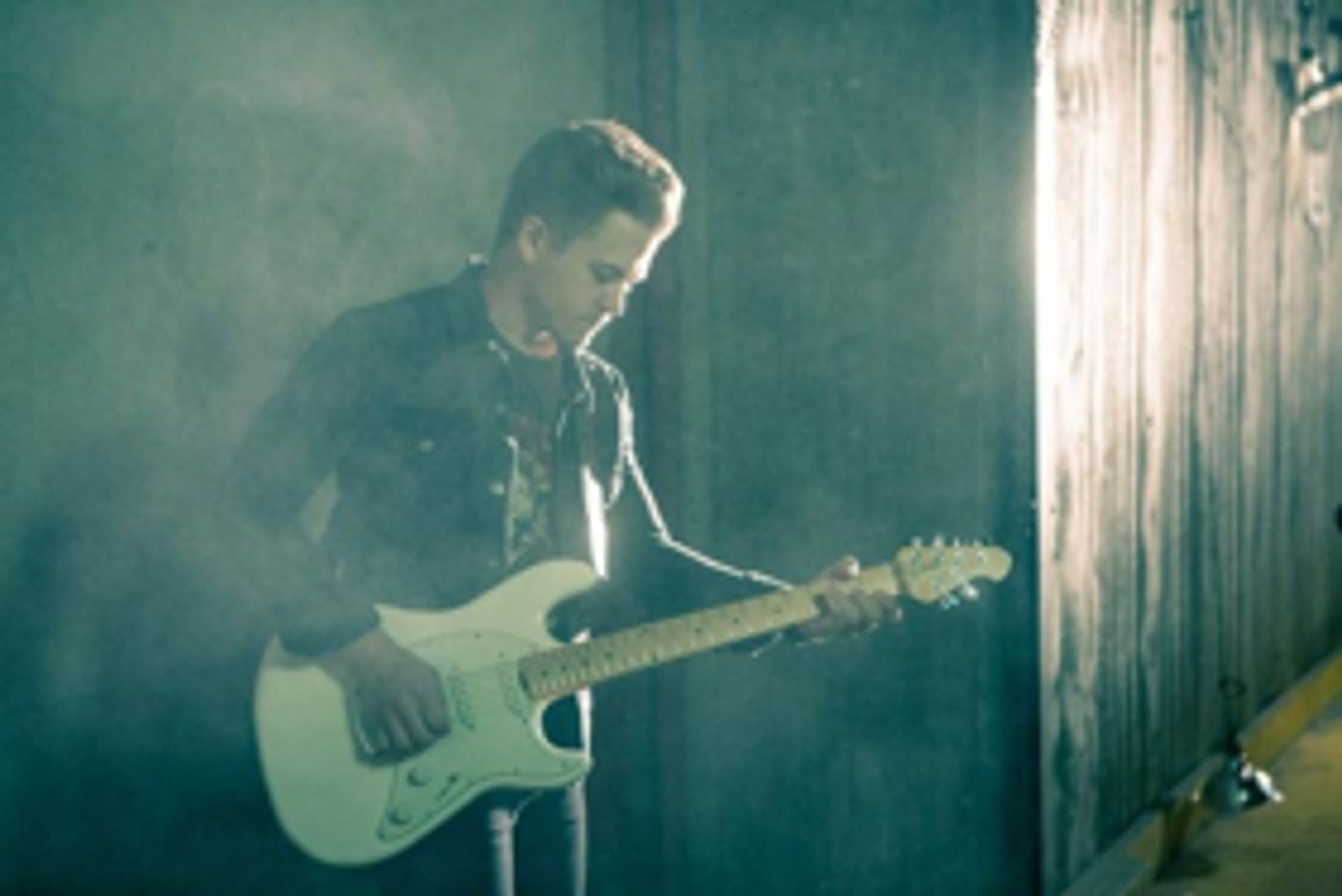 Watch HUNTER HAYES Perform 'This Girl' On Rolling Stone Country  Image