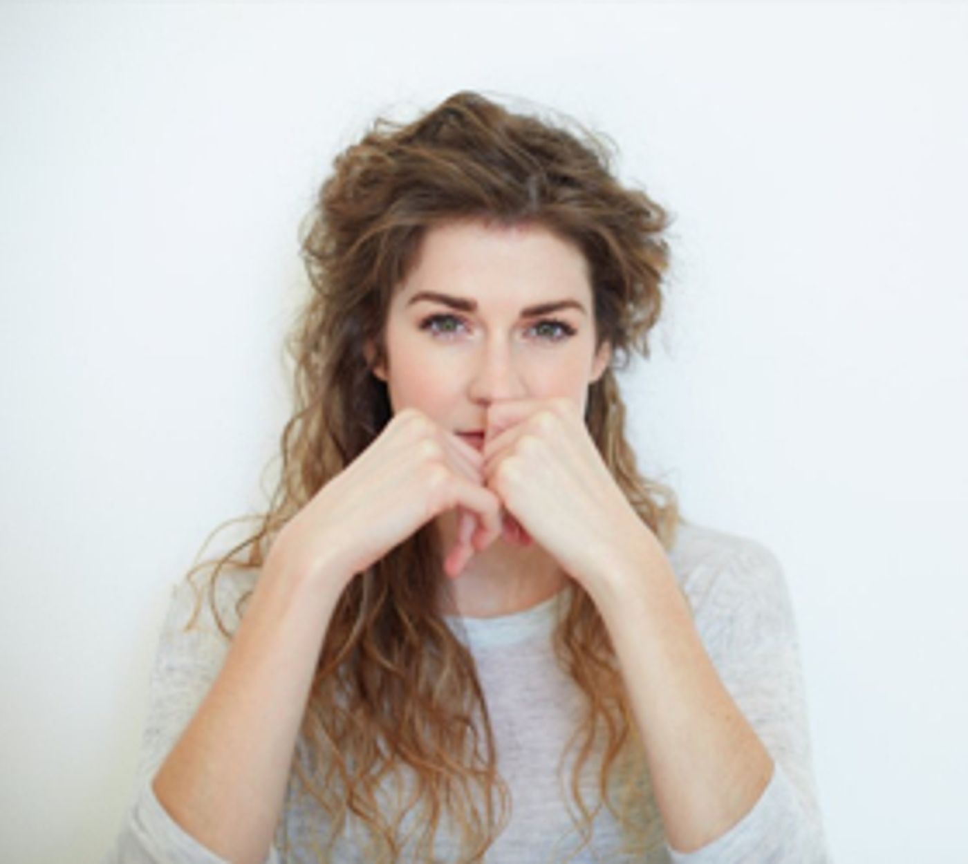 Lara Frances Comes to Alexander Bar's Downstairs Music Sessions  Image