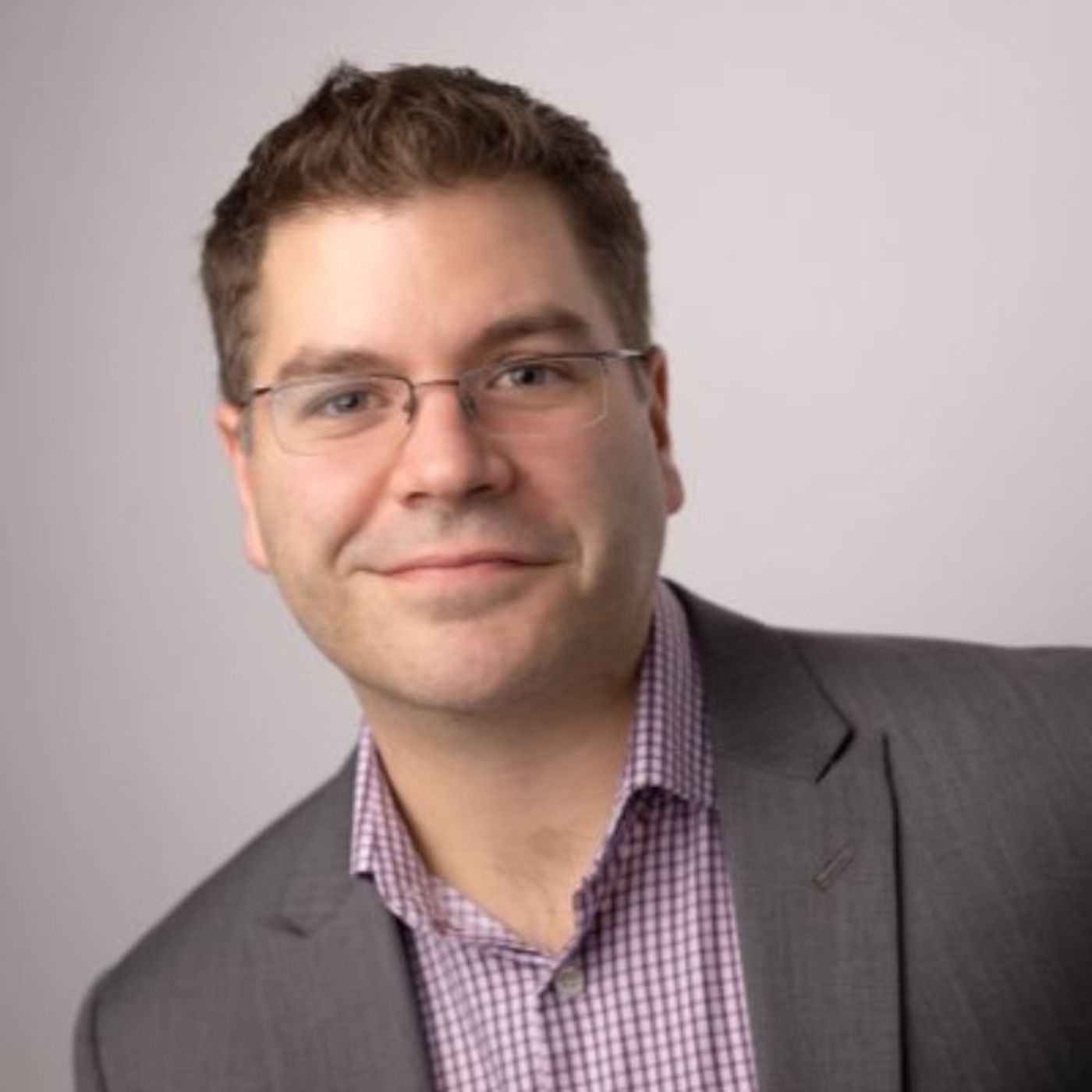 Interview: With the Exuberant Patrick Hinds, Creator of Theaterppl and Broadway Backstory Podcasts  Image