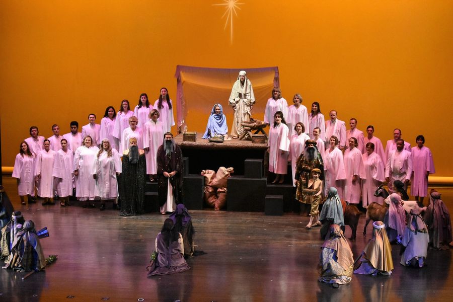 Review: TRADITIONS OF CHRISTMAS at Laura Little Theatricals Image