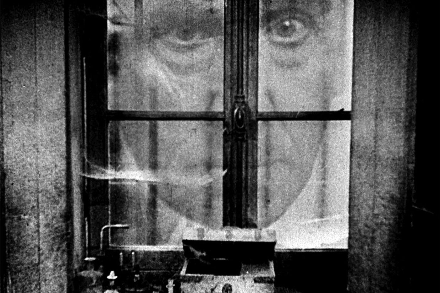 Review: VAMPYR at the Ace Hotel Theatre Review: VAMPYR at the Ace Hotel Theatre Image