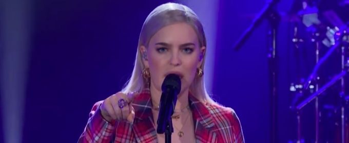 VIDEO: Anne-Marie Performs 'Friends' on THE LATE LATE SHOW Video
