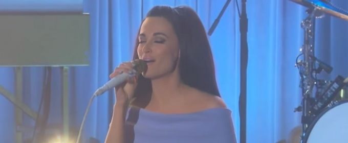 VIDEO: Kacey Musgraves Performs 'Velvet Elvis' on THE LATE LATE SHOW Video