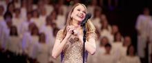 BWW Exclusive: Sutton Foster & Hugh Bonneville Join Mormon Tabernacle Choir for Magni