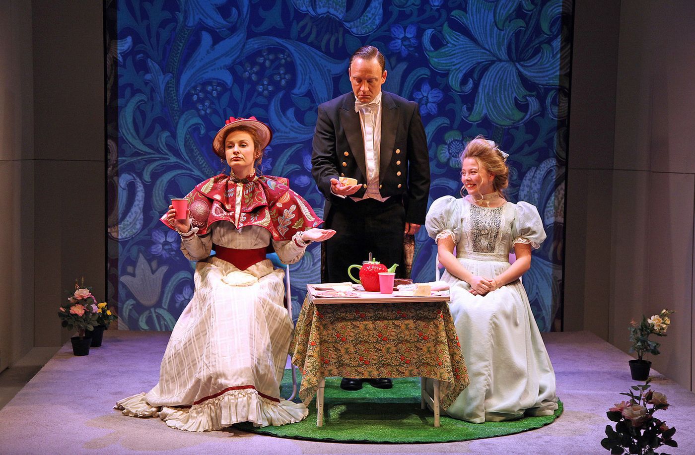 Review: THE IMPORTANCE OF BEING EARNEST, The Watermill Theatre  Image