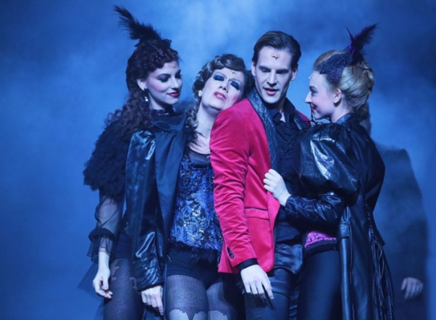 Review: THE HUNCHBACK OF NOTRE DAME/DORIAN GRAY at Budapest Operetta Theatre  Image