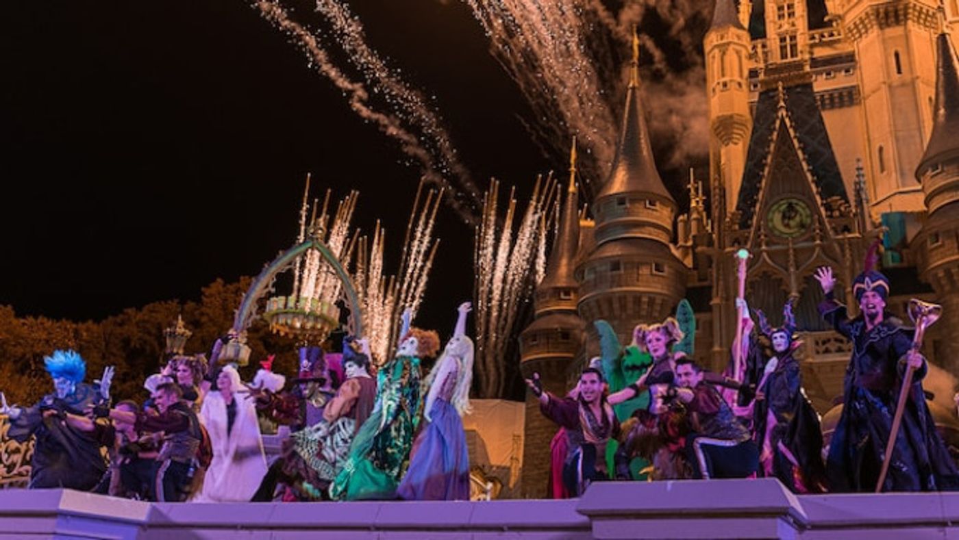 Review: Something Different This Way Comes in HOCUS POCUS VILLAIN SPELLTACULAR at Magic Kingdom Review: Something Different This Way Comes in HOCUS POCUS VILLAIN SPELLTACULAR at Magic Kingdom Image