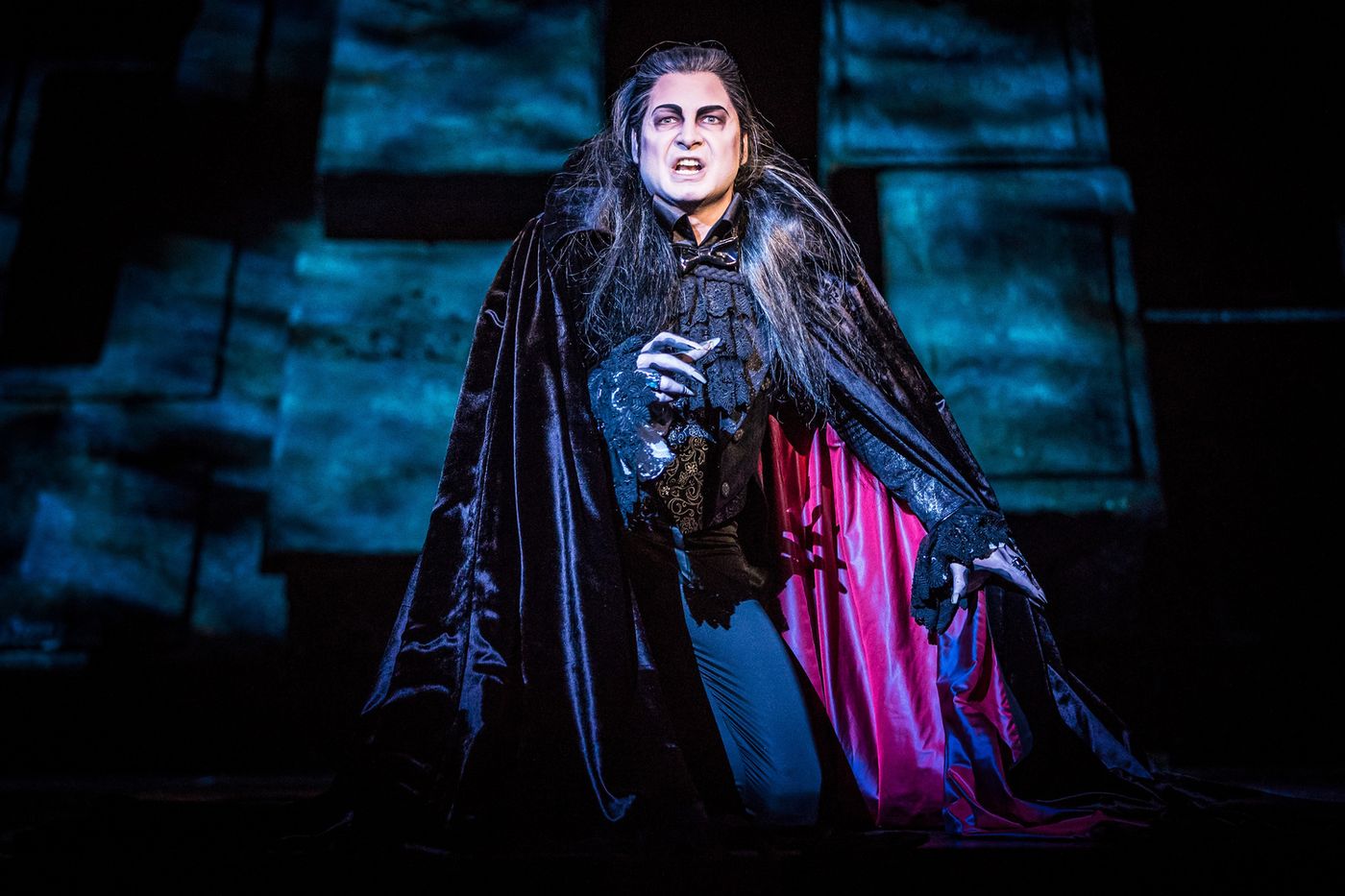 Review: DANCE OF THE VAMPIRES at Musical Dome, Cologne - The Vampires take a big, juicy bite out of Cologne  Image