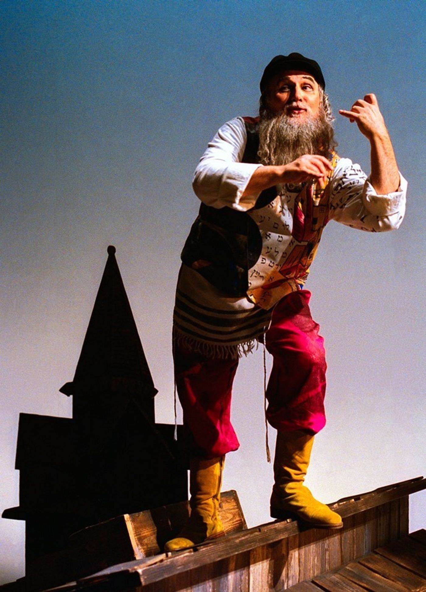 IL VIOLINISTA SUL TETTO: dal 22 febbraio al 10 marzo al Teatro Nuovo di Milano  Image