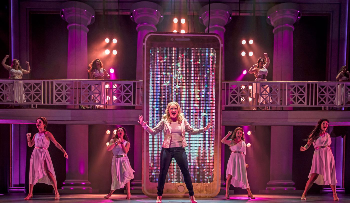 Review: LEGALLY BLONDE at Paramount Theatre  Image