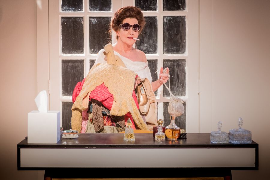 Review: WOMAN BEFORE A GLASS, Jermyn Street Theatre Image