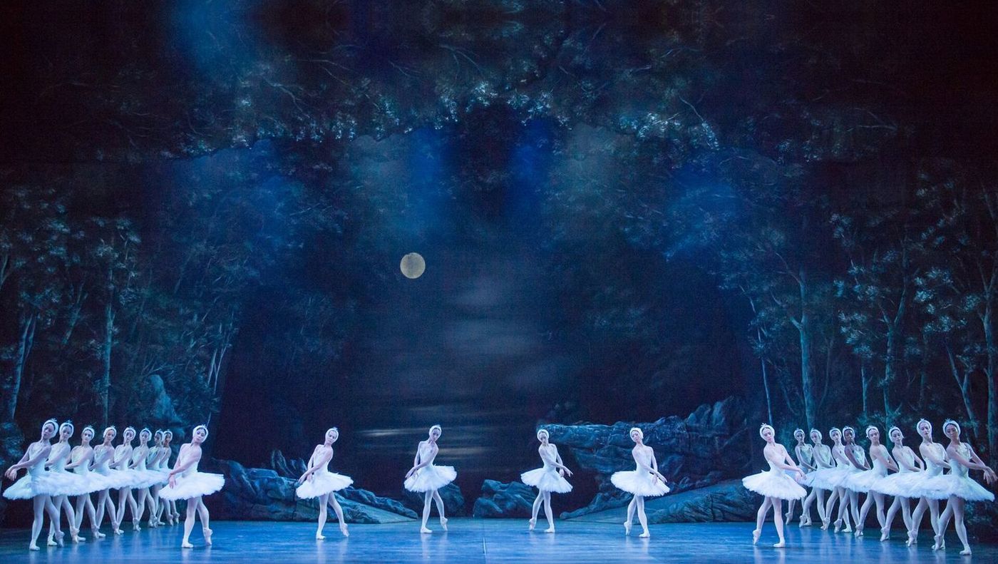 Review: SWAN LAKE, Bristol Hippodrome  Image