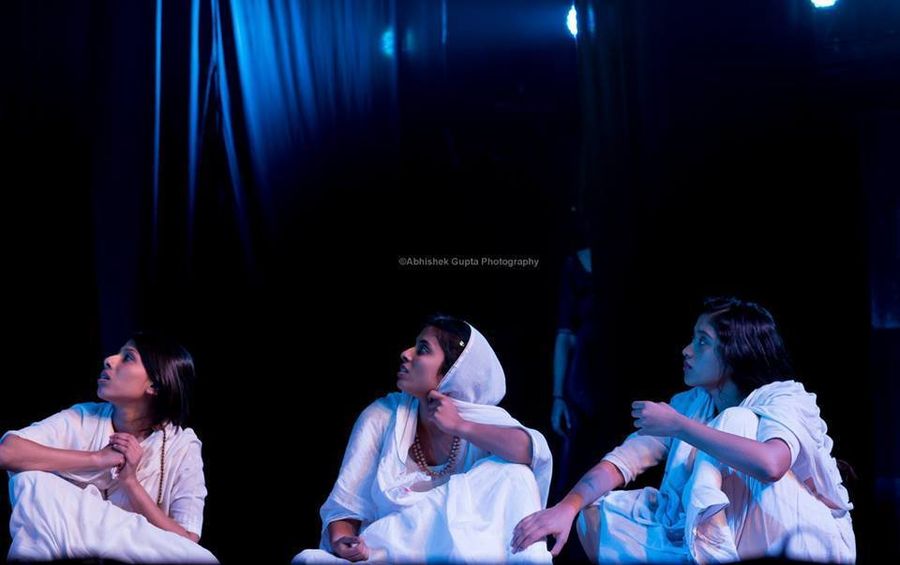 Review: THE WHITE SARI in New Delhi Image