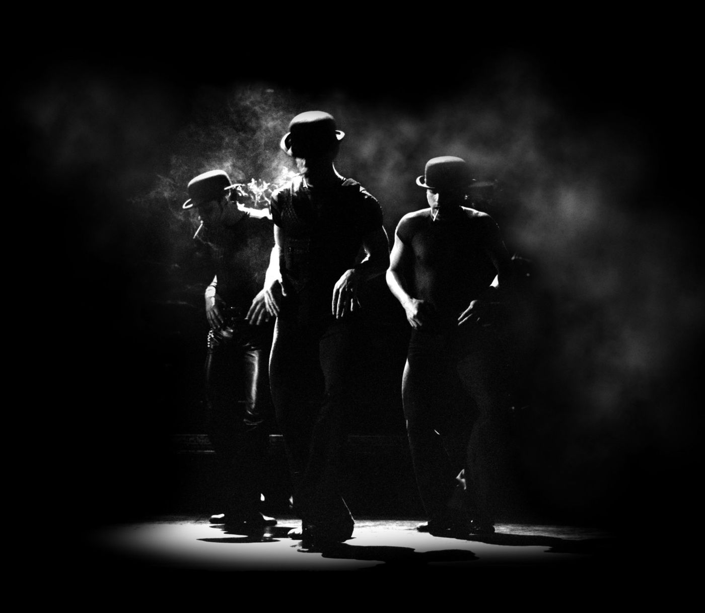 Review: CHICAGO at Fisher Theatre is Sensational! 10 Reasons Why You Should See It Before It Razzle Dazzles Away!  Image