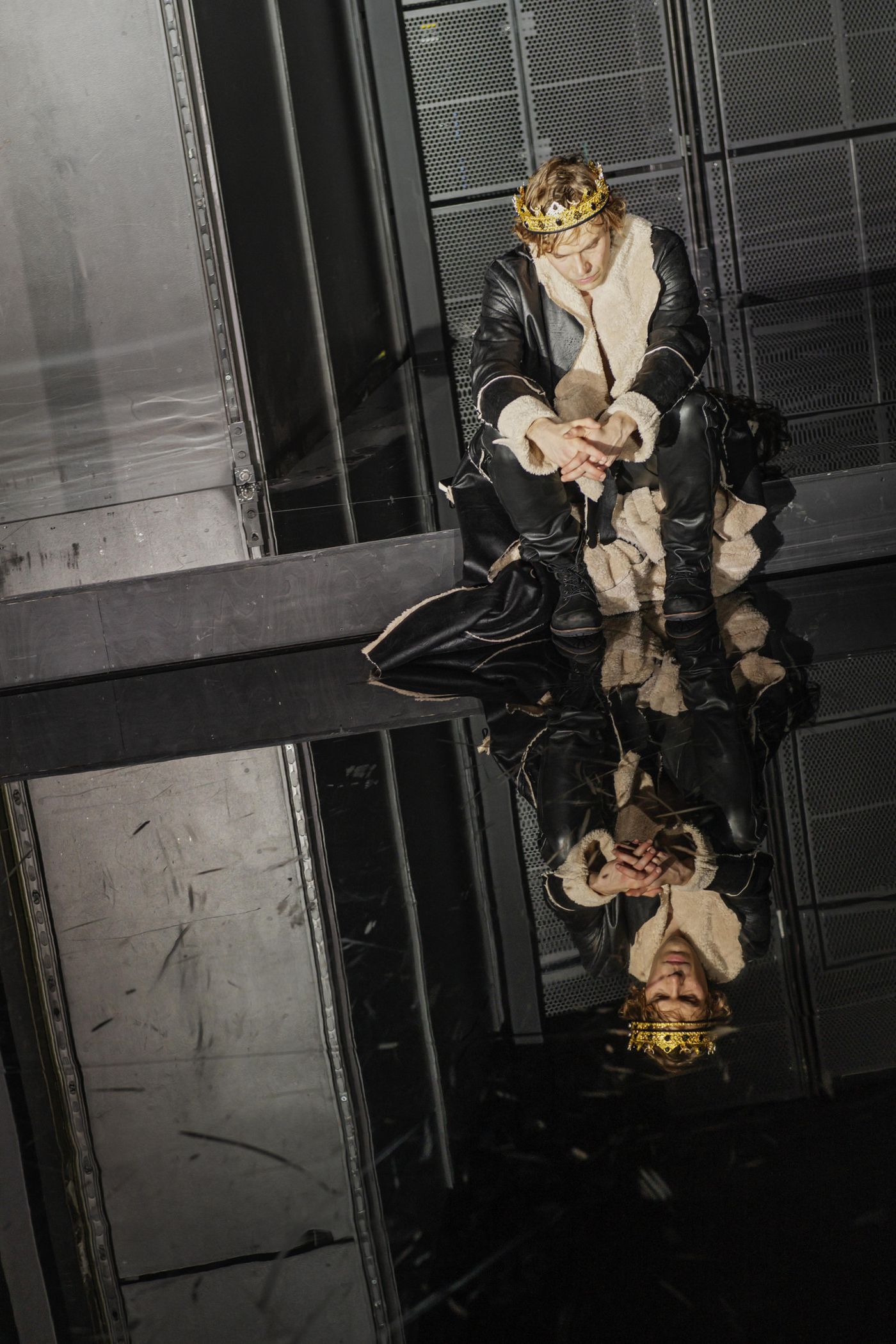 Review and Photos: HAMLET reflects and breathes without an effort at the Turku City Theatre  Image